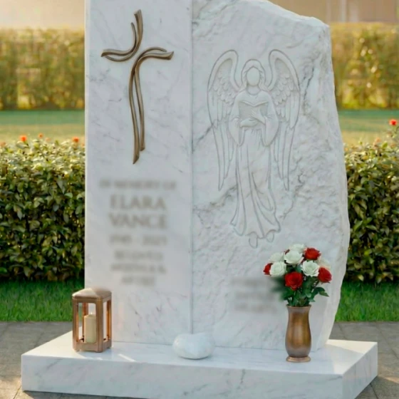 Комбинированный вертикальный памятник для светских во Владивостоке, мрамор Тассос