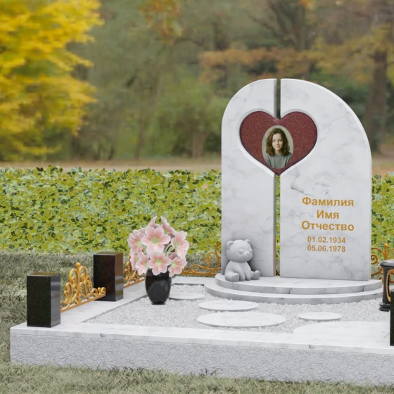 Гранитный памятник с вырезом — сердцем и асимметрией, мрамор Тассос, в Москве