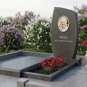 Памятник из тёмного базальта с арочным верхом